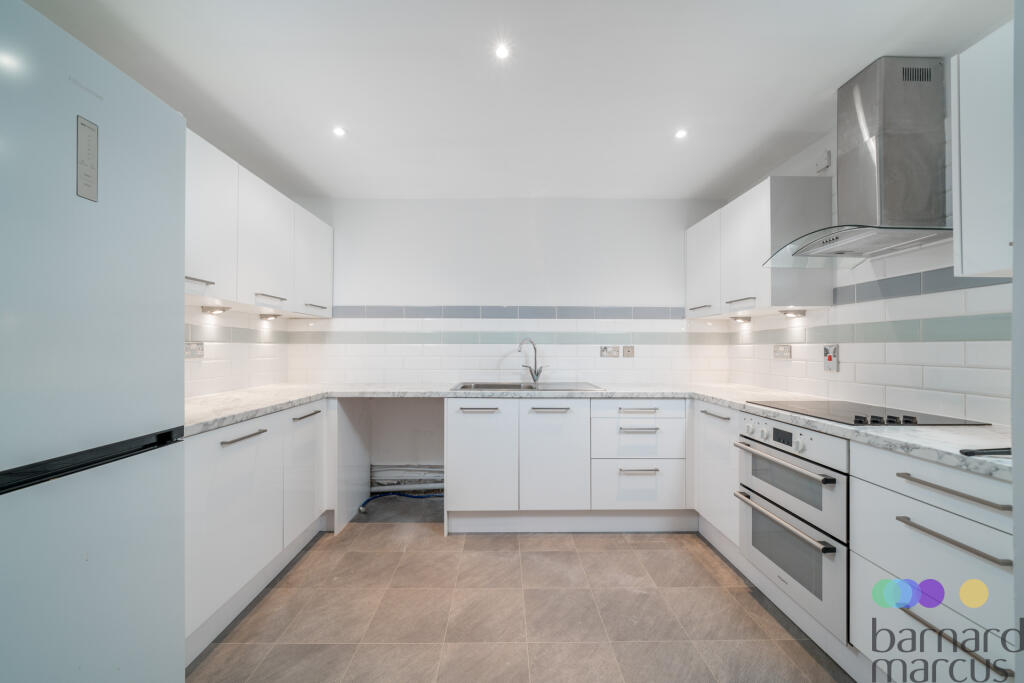 Main image of property: High Road, North Finchley, London