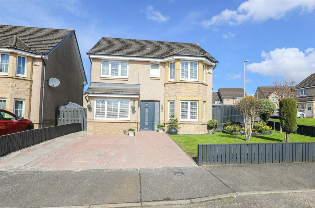 5 bedroom detached house for sale in Sauchie Place, Kinglassie, KY5