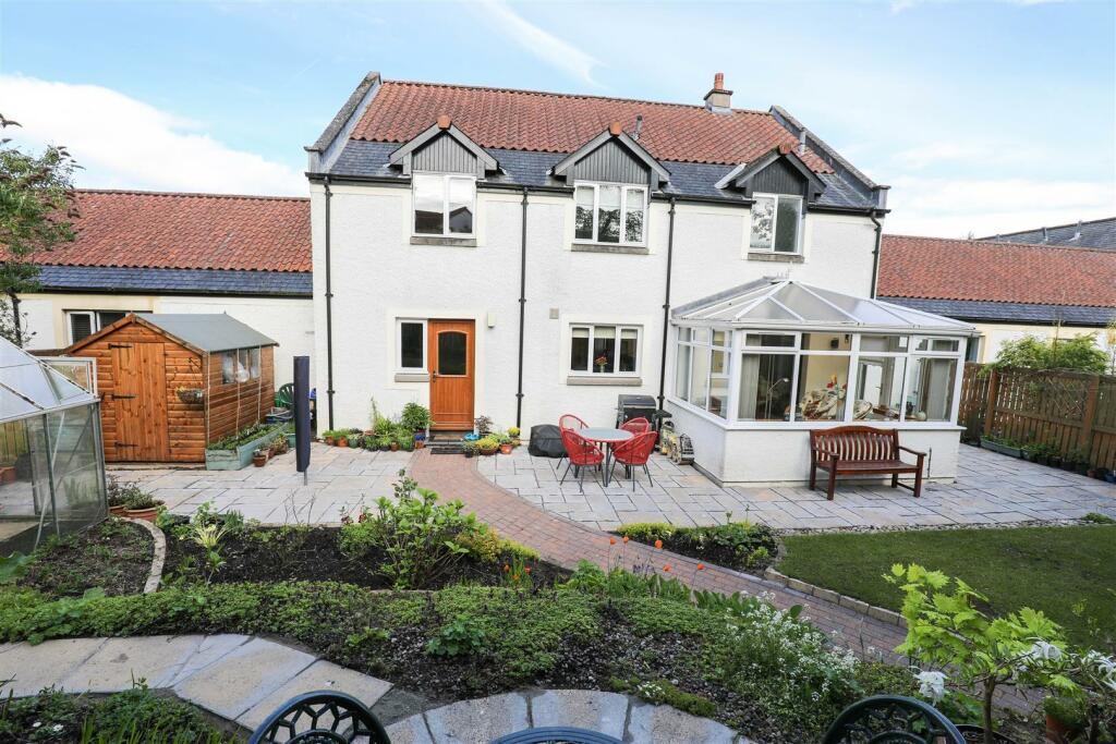 5 bedroom link detached house for sale in Coul Steadings, Glenrothes, KY7