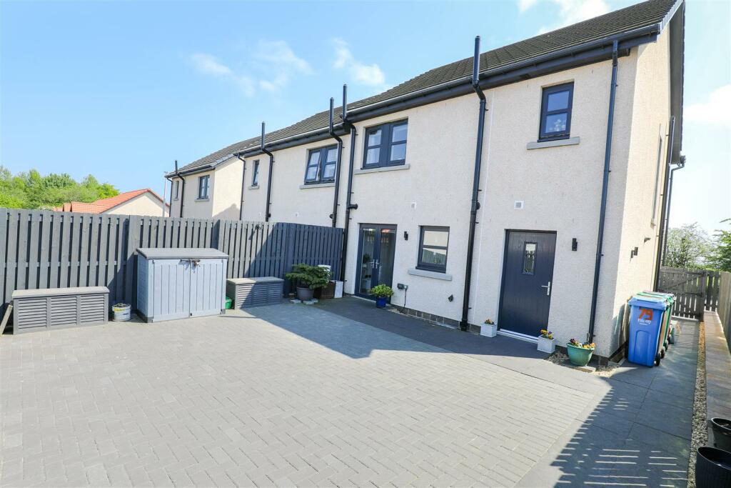 3 bedroom semidetached house for sale in The Avenue, Lochgelly, KY5