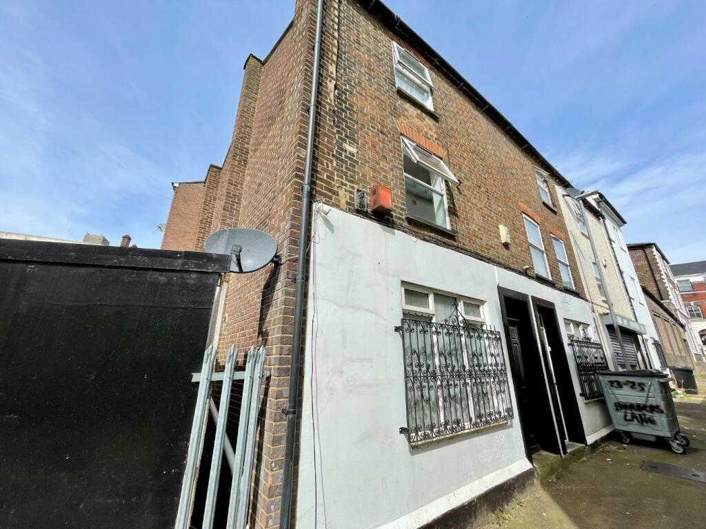 8 bedroom end of terrace house for sale in Barbers Lane, Luton, Bedfordshire, LU1 2HZ, LU1