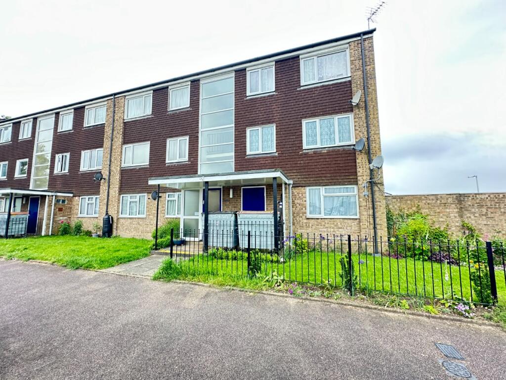 2 bedroom ground floor flat for rent in Linden Close, Dunstable