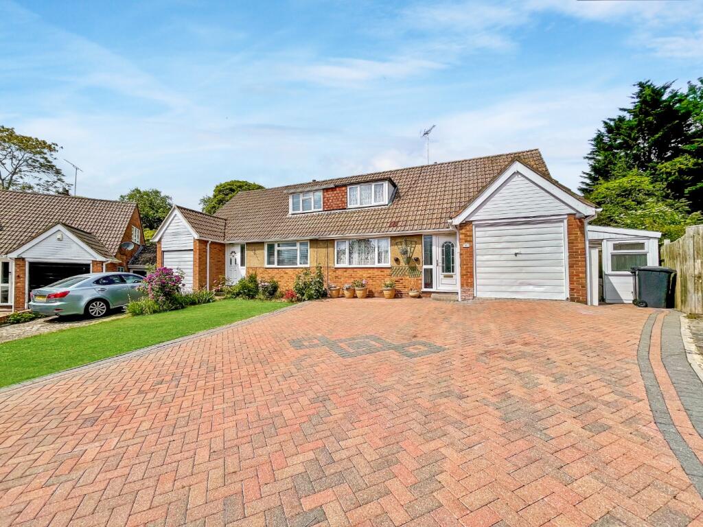 Main image of property: Arncliffe Crescent, Luton, Bedfordshire, LU2 7PL