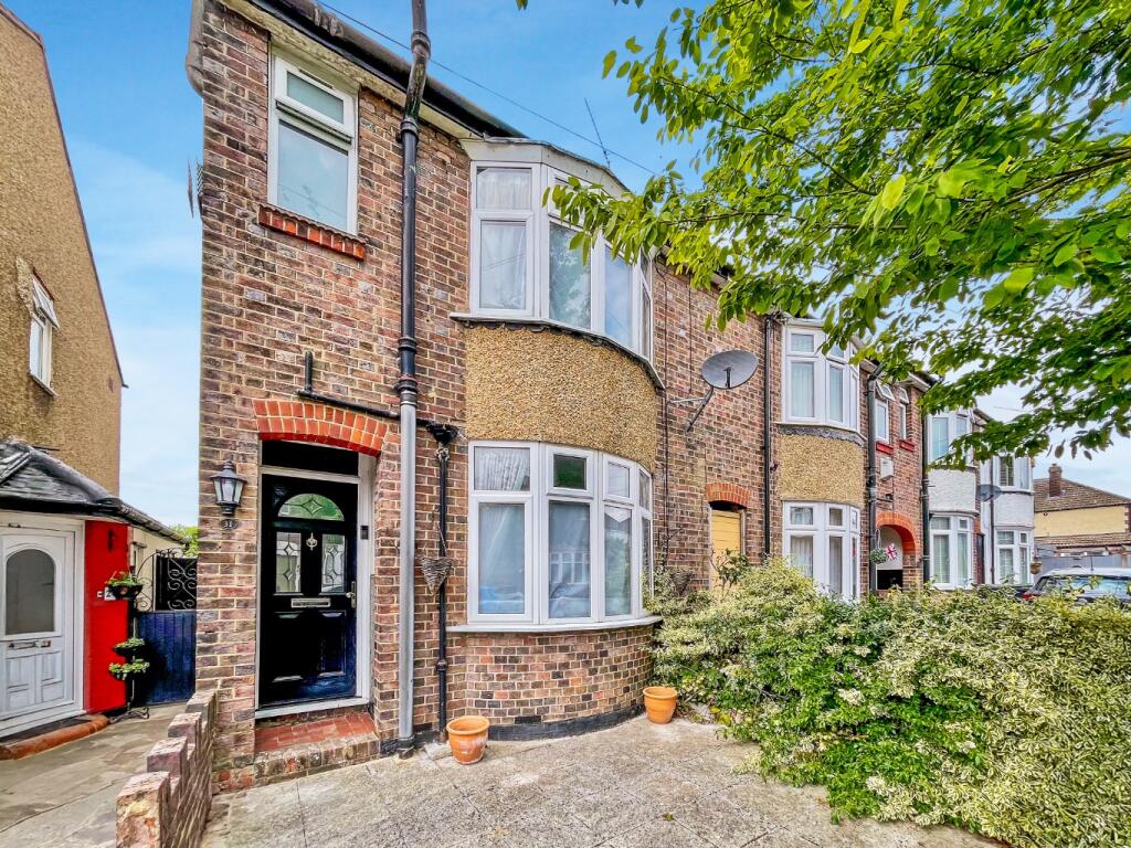 Main image of property: Sunridge Avenue, Luton, Bedfordshire, LU2 7JL