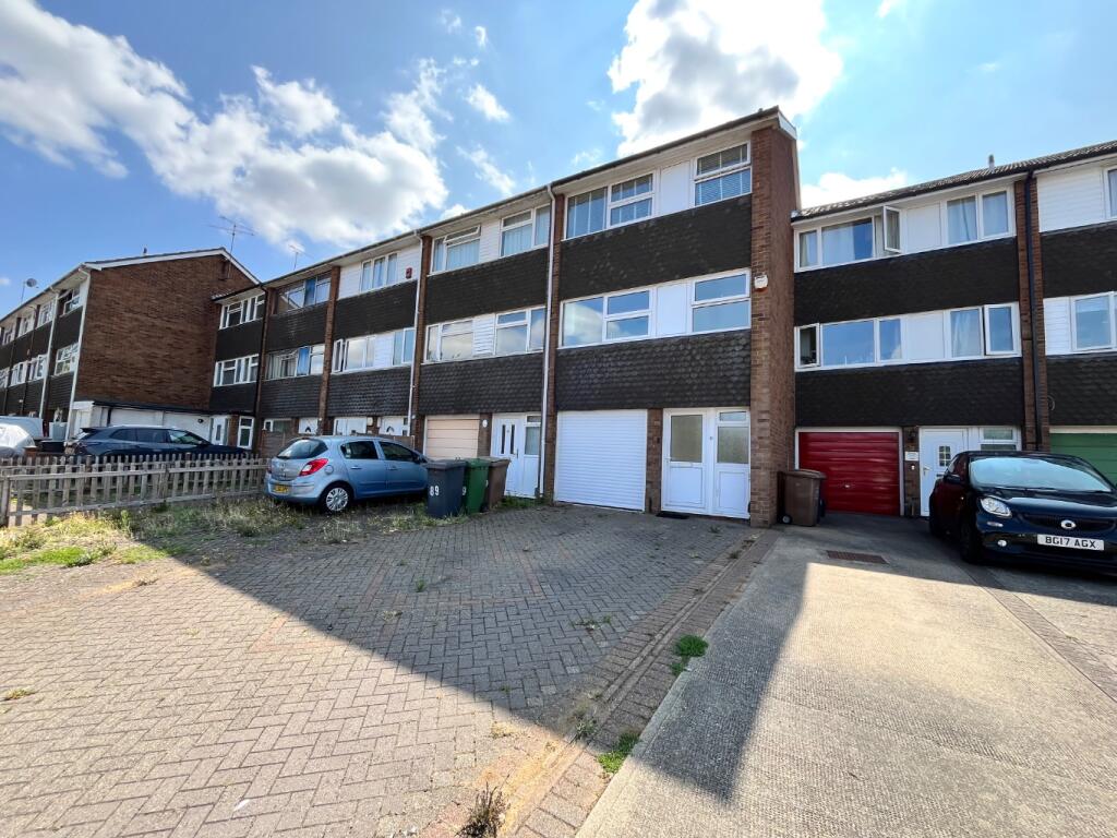 Main image of property: Swasedale Road, Luton, Bedfordshire, LU3 2UD