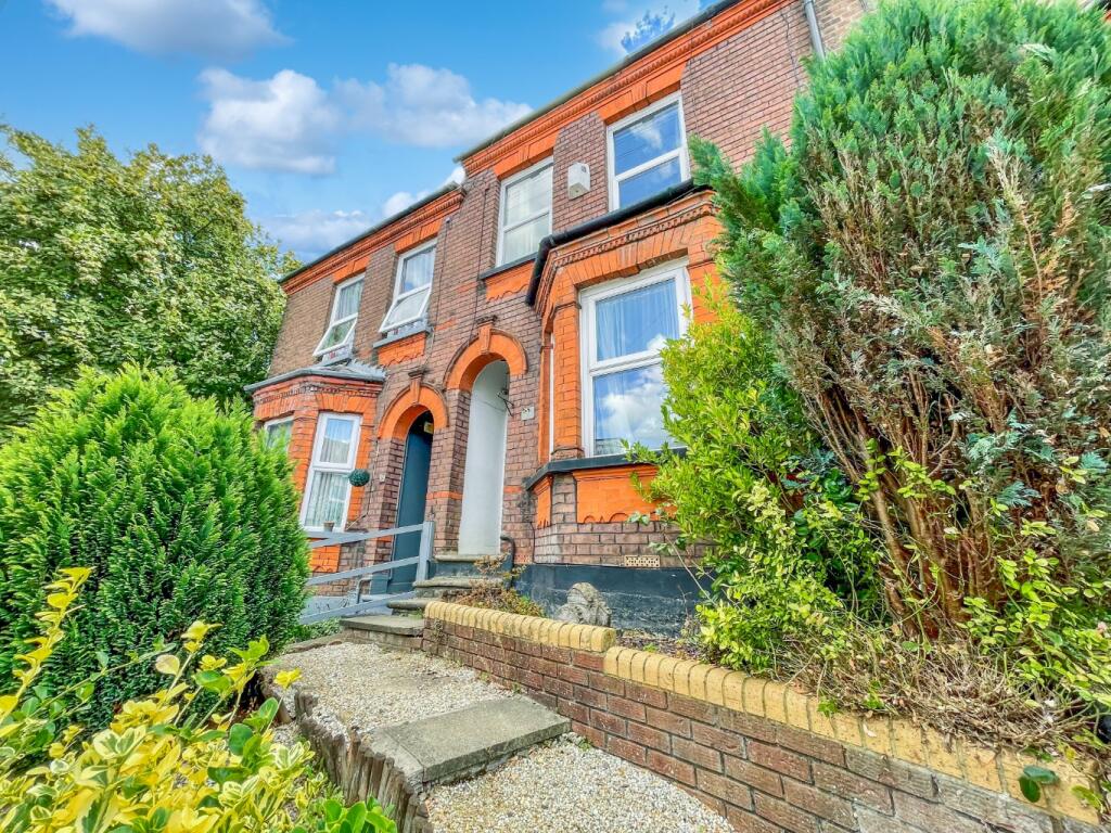 Main image of property: Ashton Road, Luton, Bedfordshire, LU1 3QQ
