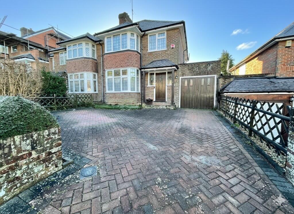 Main image of property: Knoll Rise, Luton, Bedfordshire, LU2 7JA