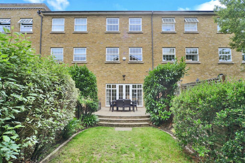 4 bedroom town house for sale in Chadwick Place, Surbiton, KT6