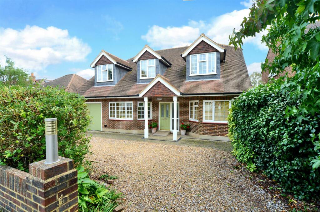 5 bedroom detached house for sale in Summerfield Lane, Surbiton, KT6
