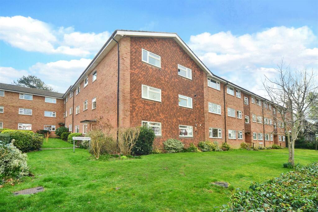 2 bedroom flat for sale in Lovelace Gardens, Surbiton, KT6