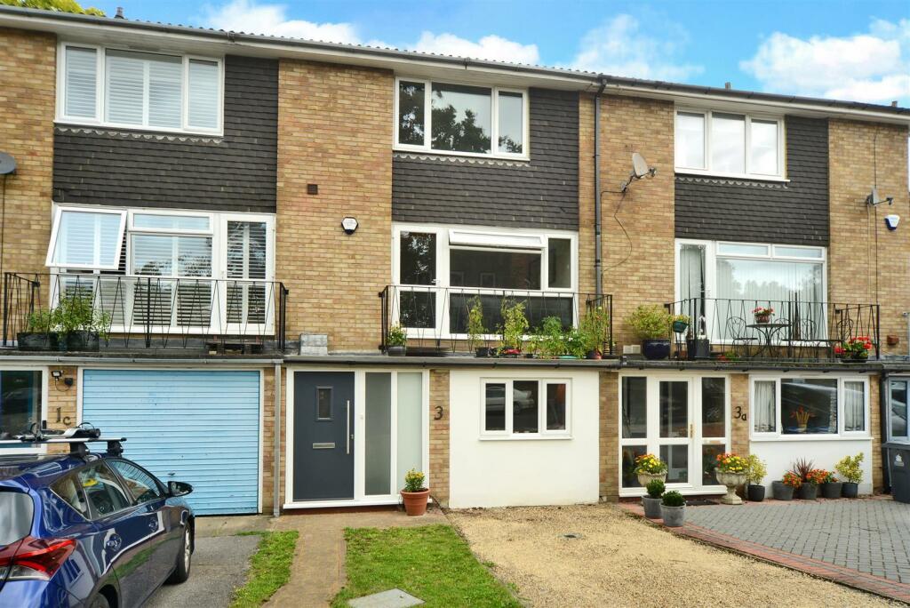 5 bedroom town house for rent in Cranes Drive, Surbiton, KT5