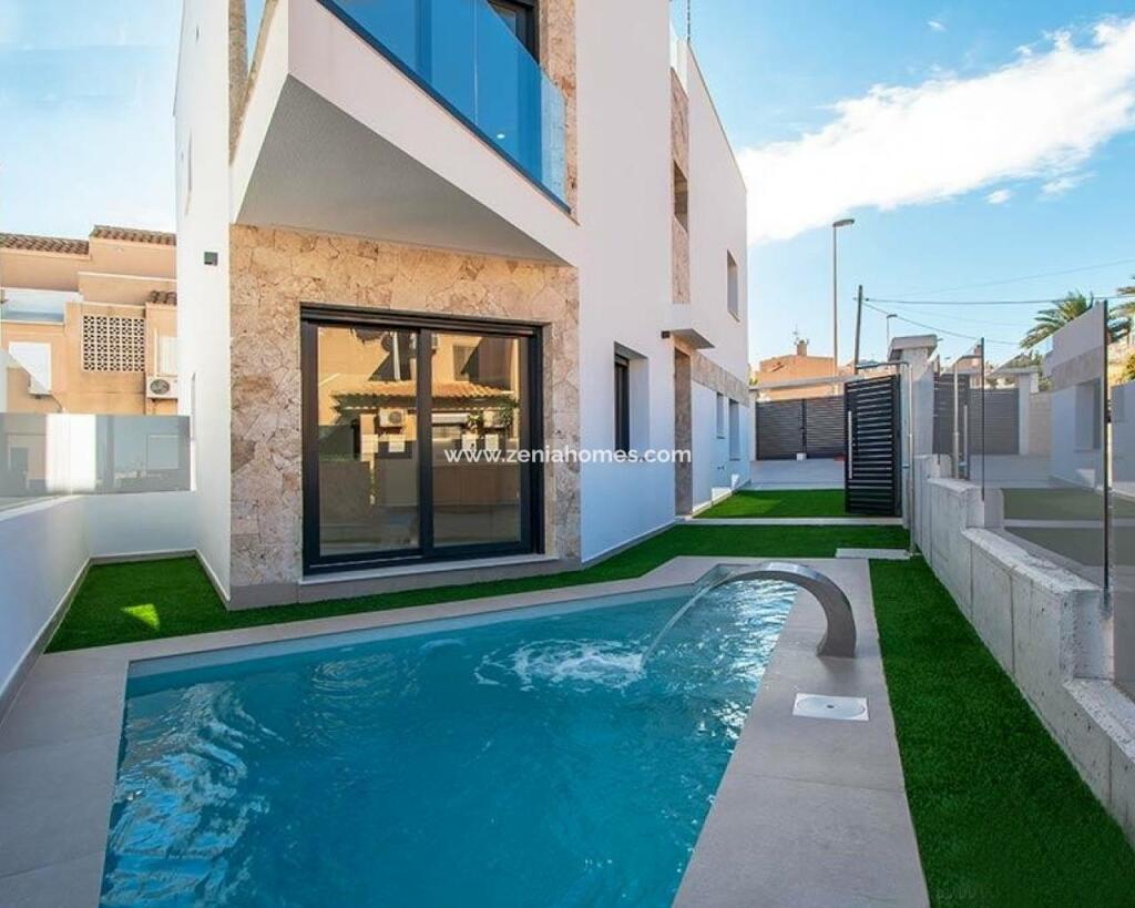 3 bedroom villa for sale in La Mata, Spain
