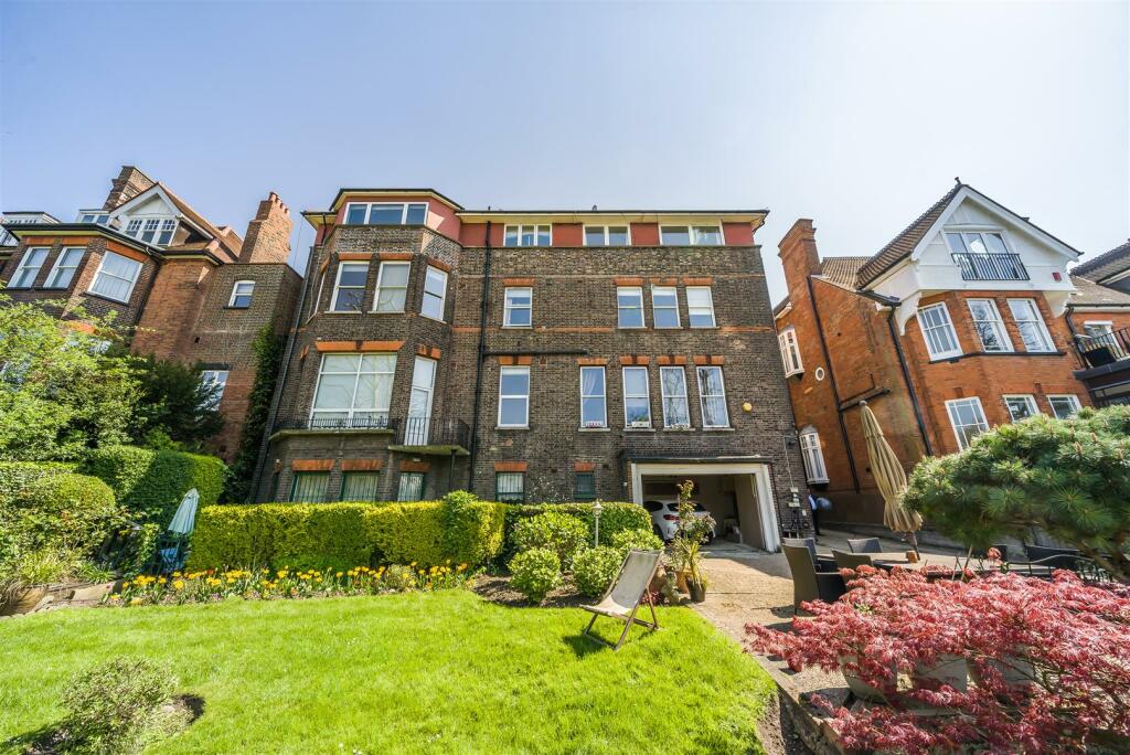 2 bedroom flat for sale in Maresfield Gardens, Hampstead, NW3
