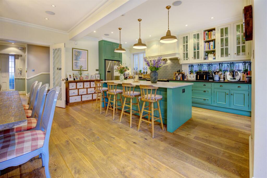 5 bedroom house for sale in West Heath Drive, Golders Hill Park, NW11