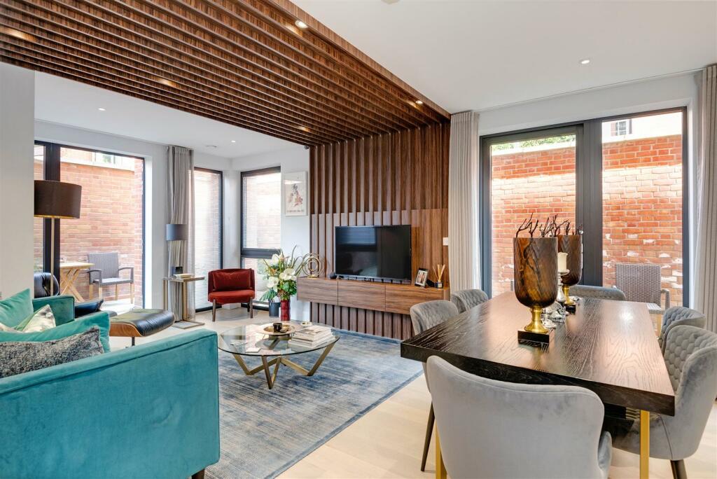 2 bedroom flat for sale in Kidderpore Avenue, Hampstead, NW3