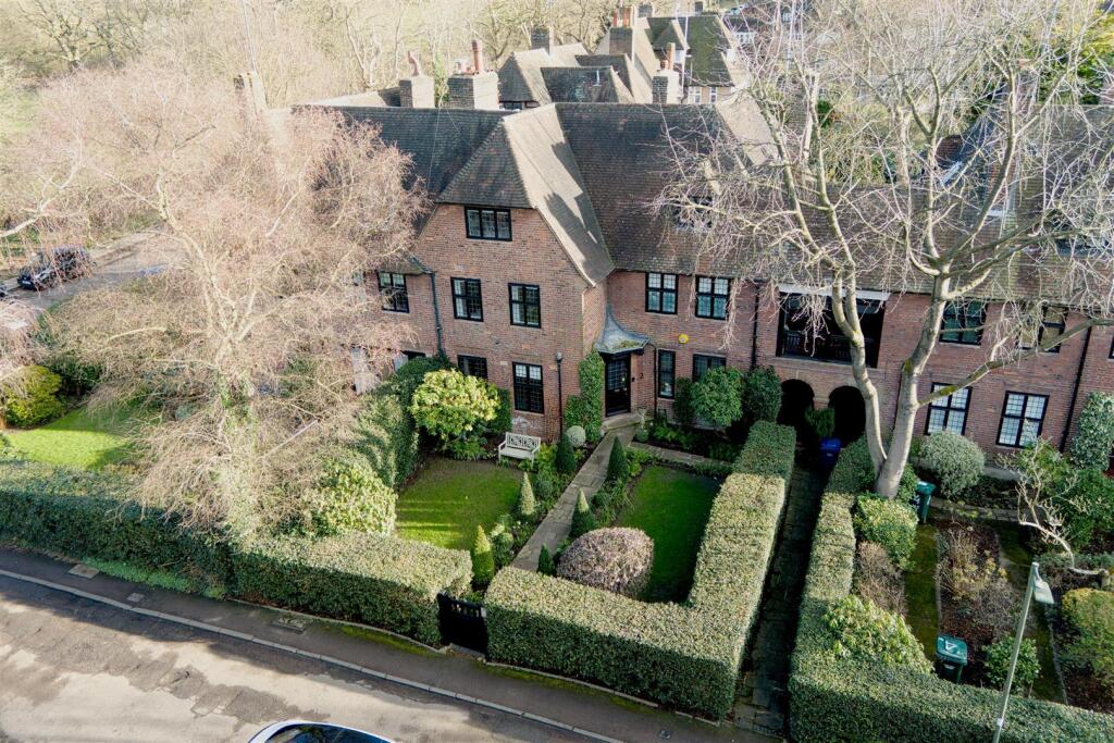 Main image of property: Heath Close, Hampstead Garden Suburb, NW11