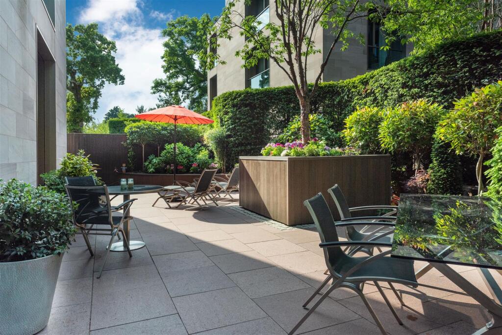 Main image of property: Hampstead Lane, Highgate, N6