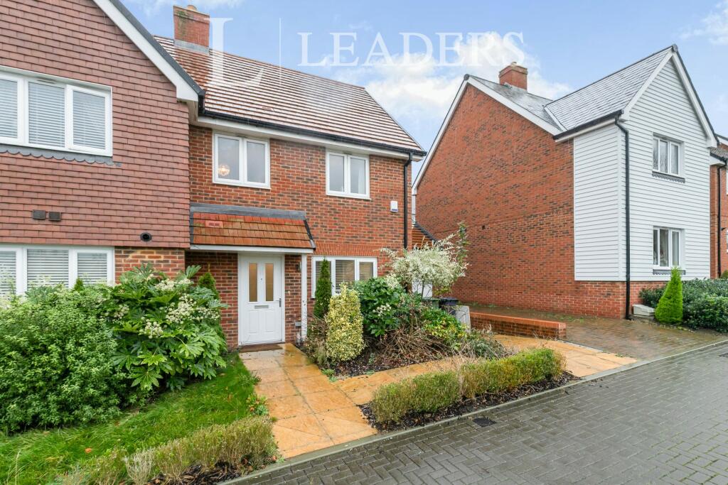 4 bedroom semidetached house for rent in Stone Cross, BN24