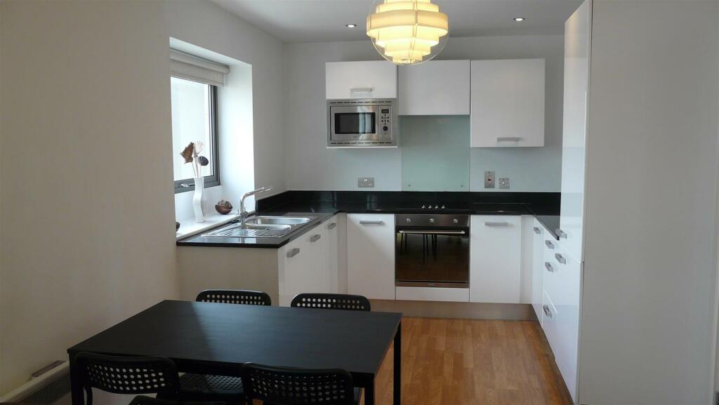 2 bedroom apartment for rent in Church Street, Beeston, Nottingham, NG9