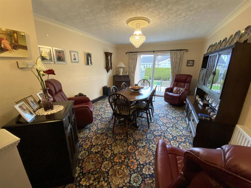 3 bedroom detached bungalow for sale in Wood View, Conisbrough