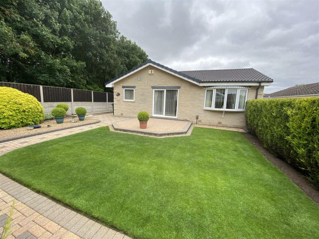 3 bedroom detached bungalow for sale in Wood View, Conisbrough