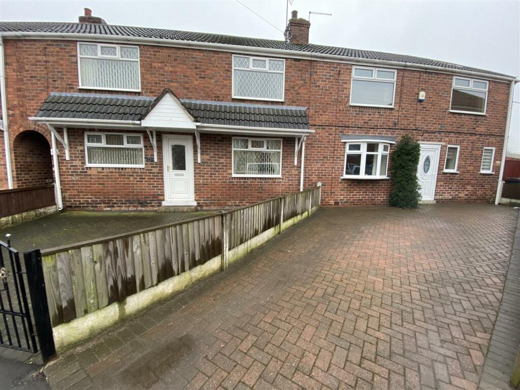 3 bedroom town house for sale in Pope Avenue, Conisbrough, Doncaster, DN12