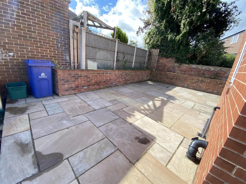 4 bedroom detached house for sale in Elm Green Lane, Conisbrough