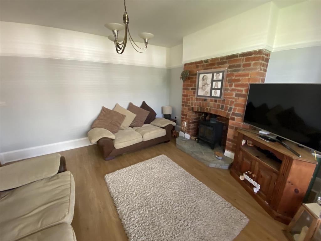 4 bedroom detached house for sale in Elm Green Lane, Conisbrough
