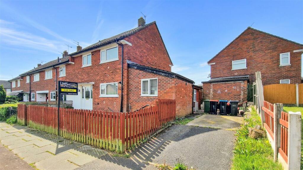 2 bedroom end of terrace house for sale in Abbotts Way, Winsford, CW7
