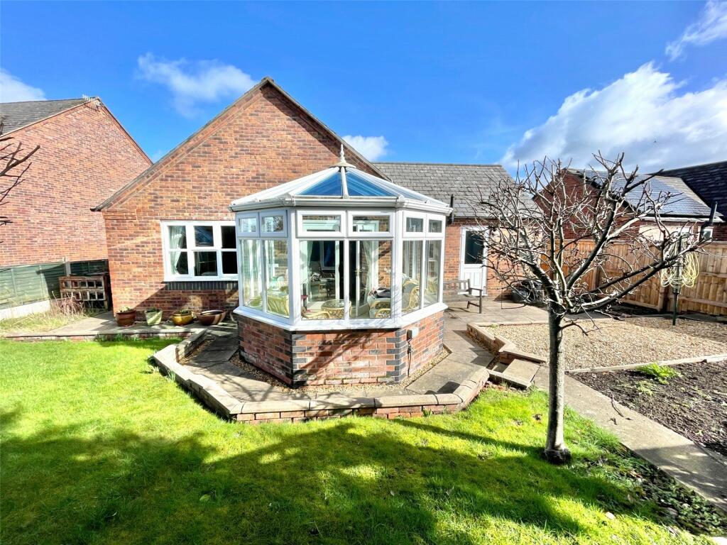 3 bedroom bungalow for sale in Waterloo Fields, Kingswood, Forden