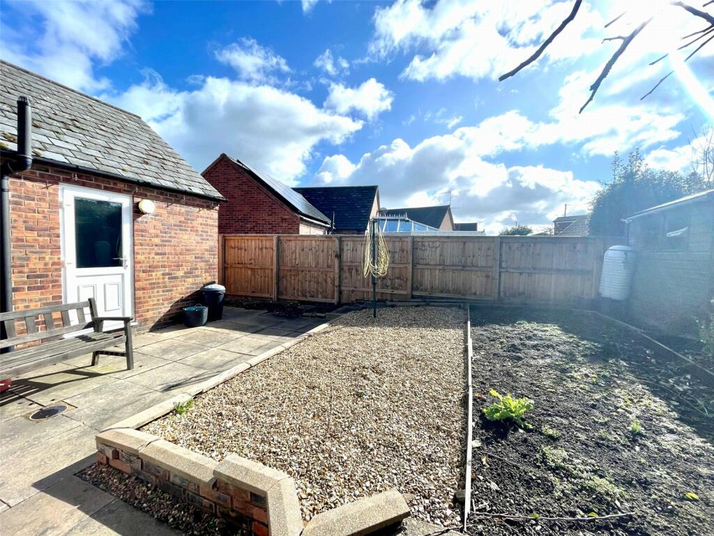 3 bedroom bungalow for sale in Waterloo Fields, Kingswood, Forden