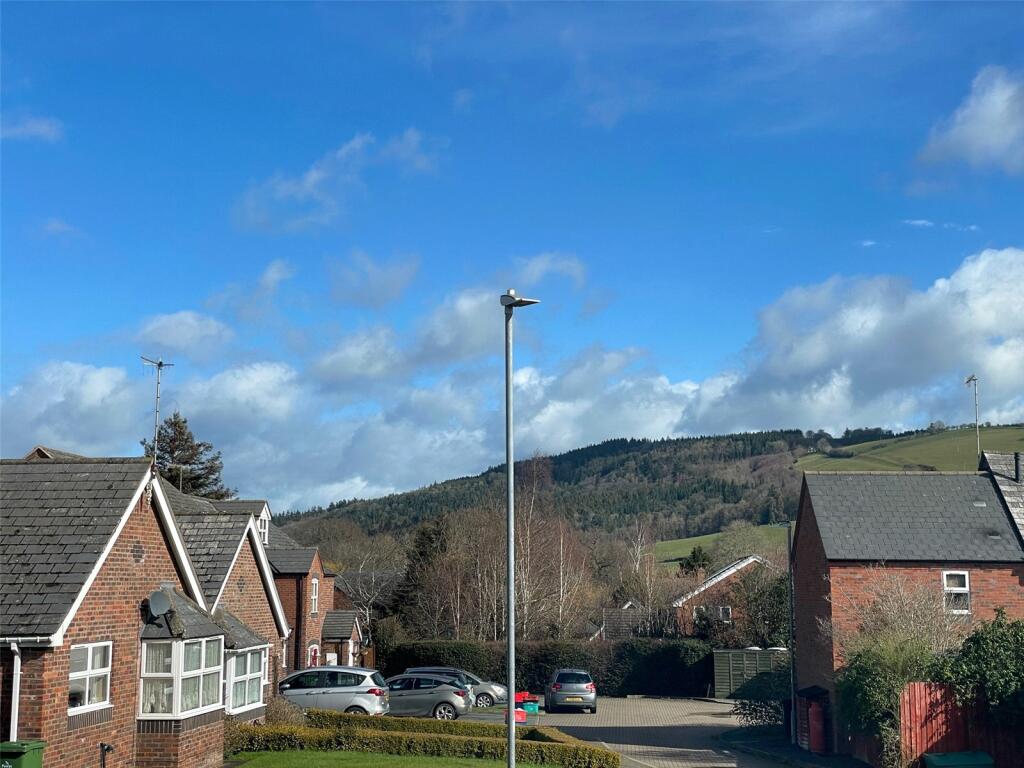 3 bedroom bungalow for sale in Waterloo Fields, Kingswood, Forden