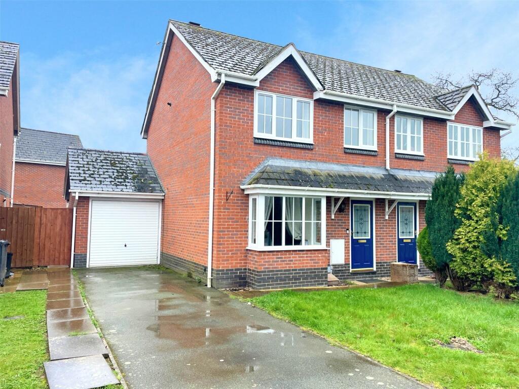 3 bedroom semidetached house for sale in Oldcastle Avenue, Guilsfield