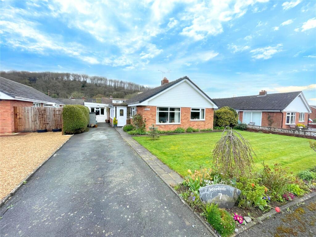 3 bedroom bungalow for sale in Coed Y Glyn, Guilsfield, Welshpool