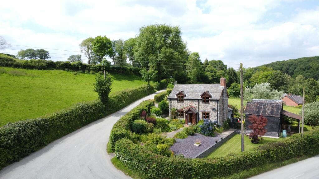 3 bedroom detached house for sale in Pont Robert, Meifod, Powys, SY22