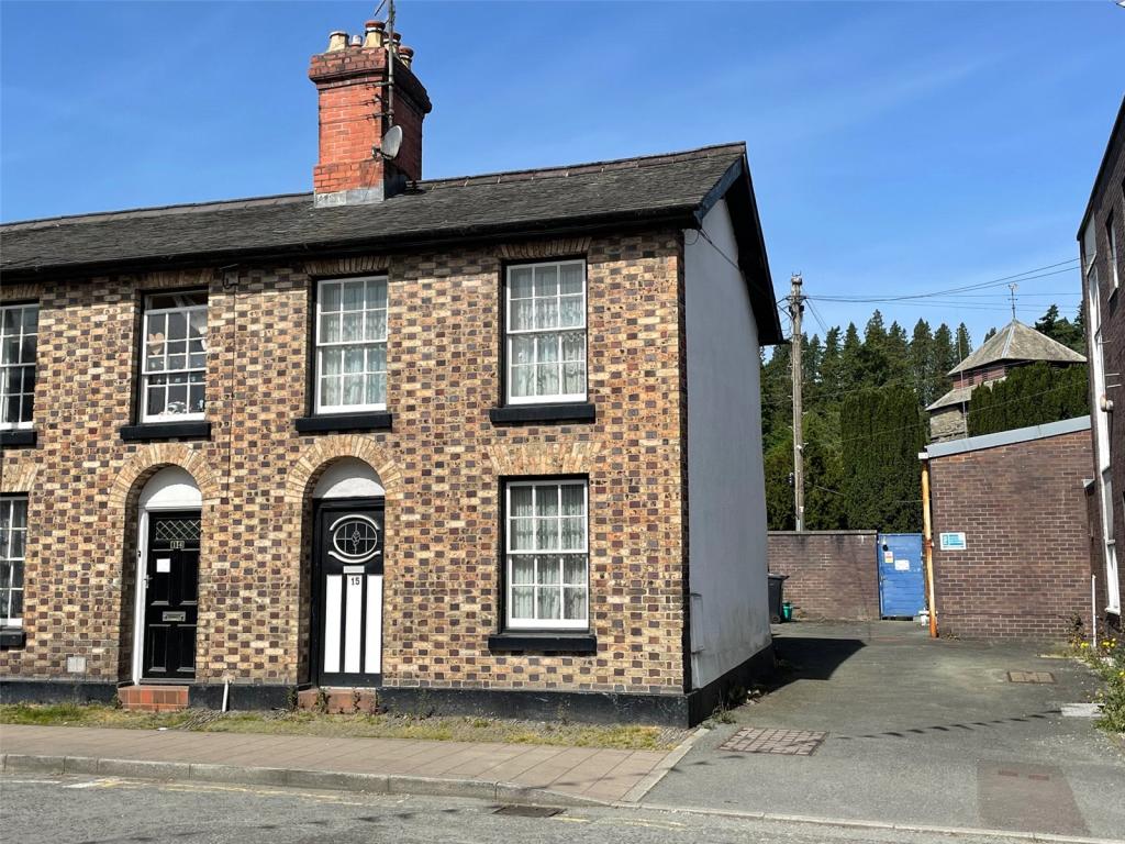 2 bedroom end of terrace house for sale in Long Bridge Street