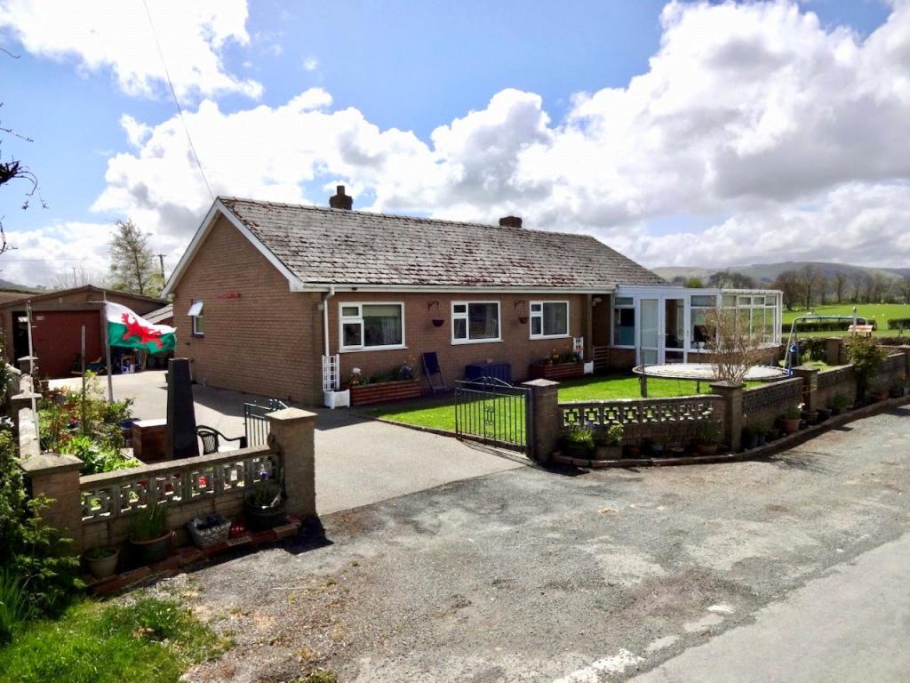 4 bedroom bungalow for sale in Argoed Lane, Trefeglwys, Caersws, Powys