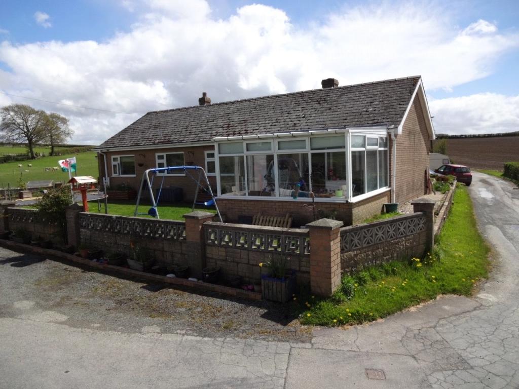 4 bedroom bungalow for sale in Argoed Lane, Trefeglwys, Caersws, Powys
