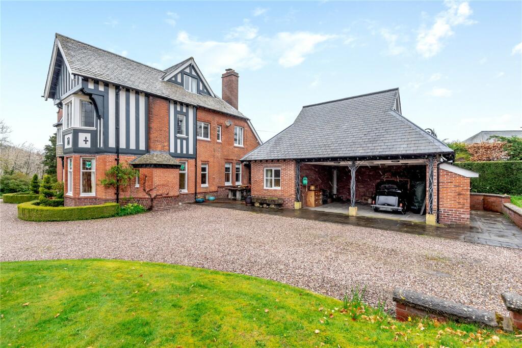 6 bedroom detached house for sale in Llandinam, Powys, SY17