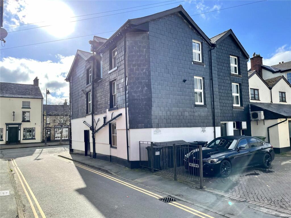 5 bedroom end of terrace house for sale in Long Bridge Street