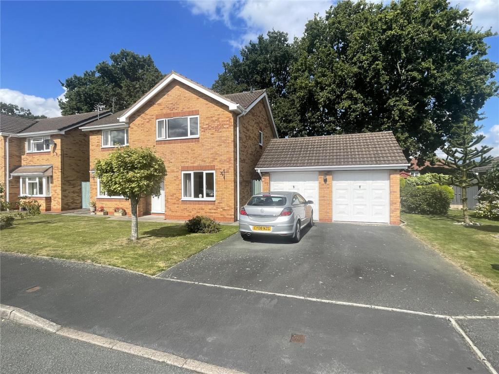 4 bedroom detached house for sale in Hafod Close, Oswestry, Shropshire
