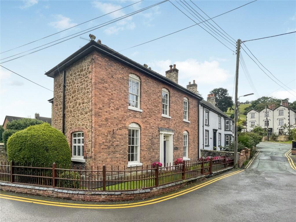 4 bedroom end of terrace house for sale in Coed Llan Lane, Llanfyllin