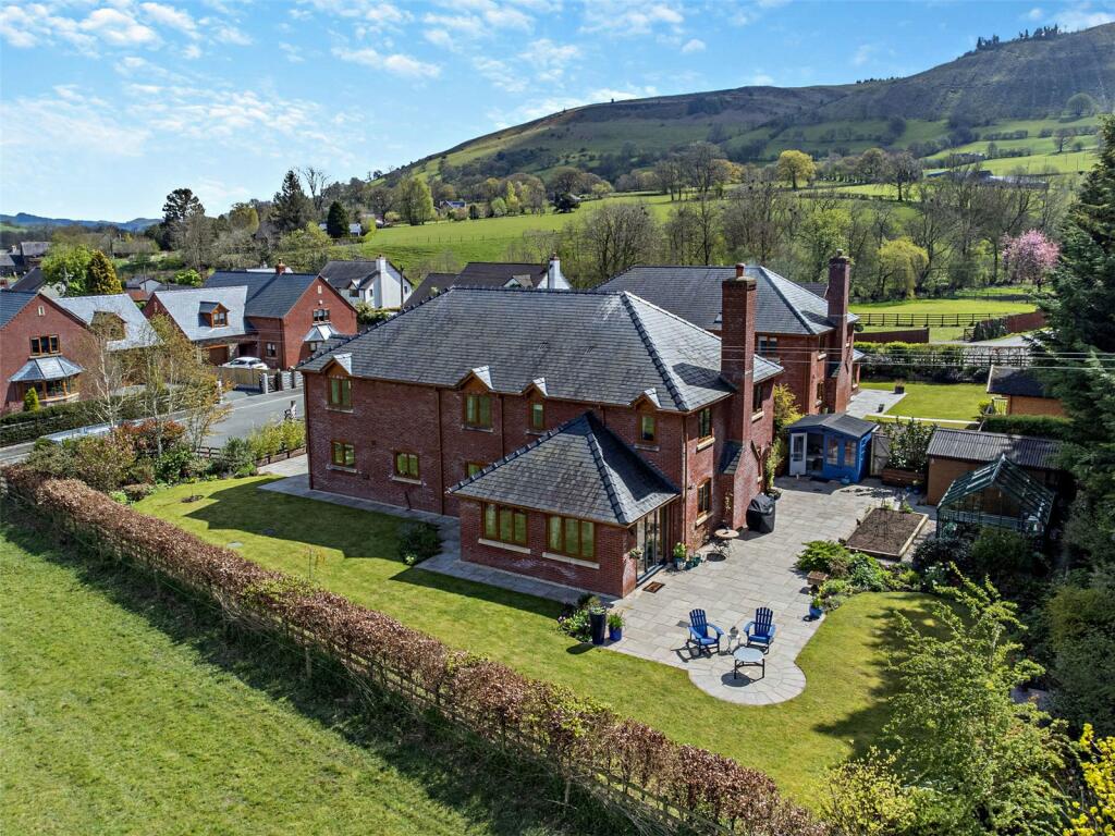 5 bedroom detached house for sale in Troed Y Cyrniau, Penybontfawr