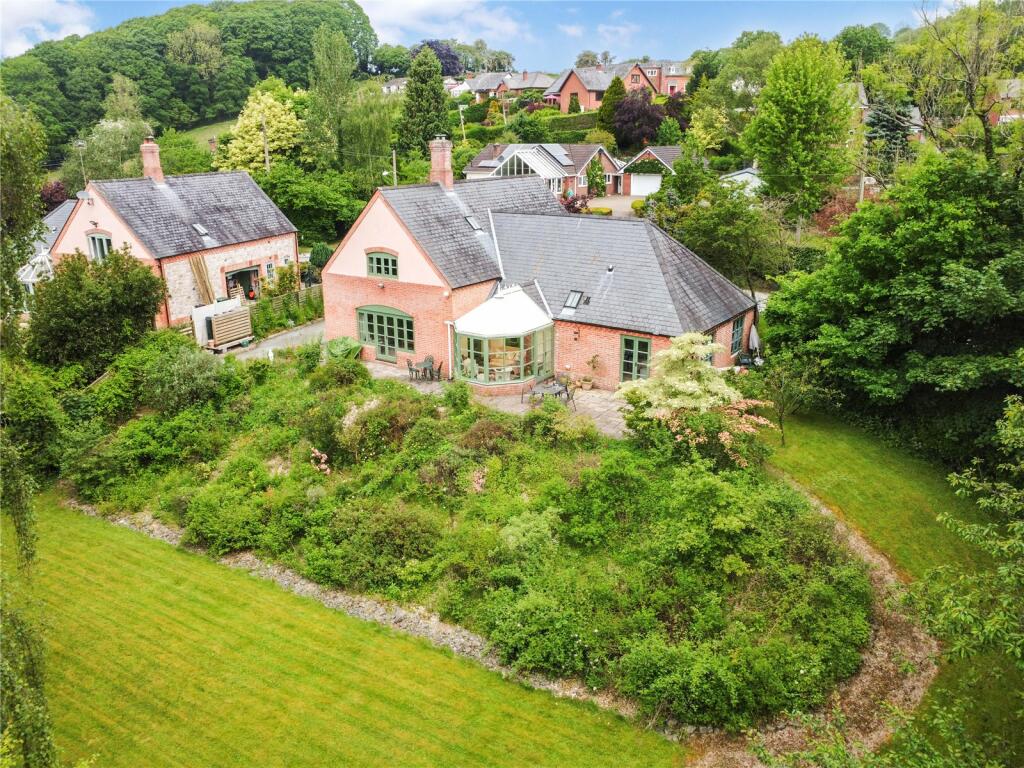 4 bedroom detached house for sale in Pont Robert, Meifod, Powys, SY22