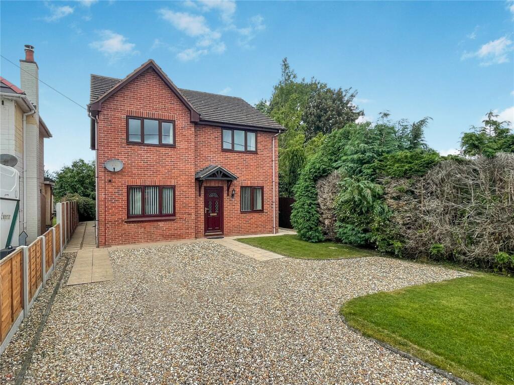 4 bedroom detached house for sale in Maesbrook, Oswestry, Shropshire, SY10
