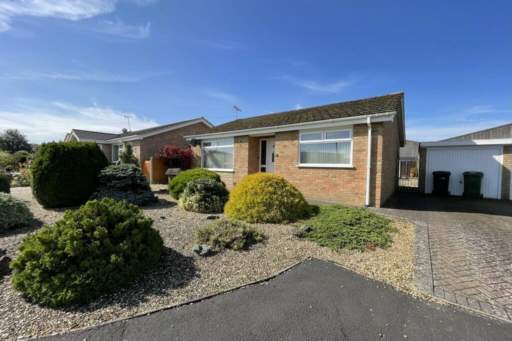 2 bedroom detached bungalow for sale in St Nicholas Drive, Feltwell, IP26