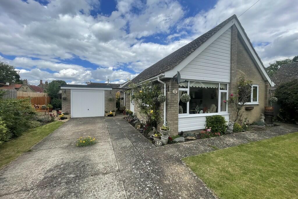 3 bedroom detached bungalow for sale in Crabbe's Close, Feltwell, IP26