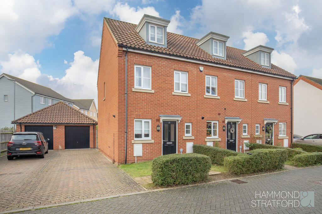 3 bedroom end of terrace house for sale in Verbena Road, Cringleford, NR4