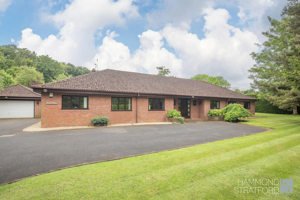 4 bedroom detached bungalow for sale in Low Road, Keswick, NR4