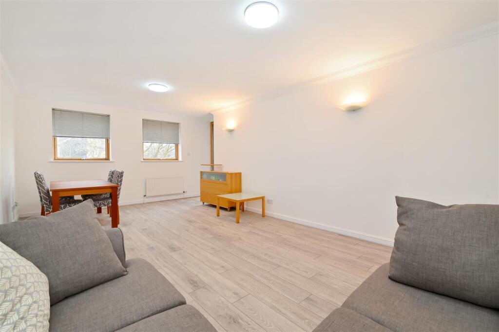 Main image of property: Perry Court, Isle of Dogs, E14